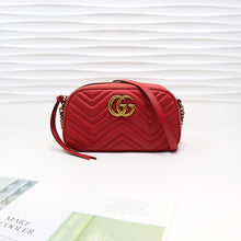 Load image into Gallery viewer, GG Marmontmatelassé small shoulder bag 24cm