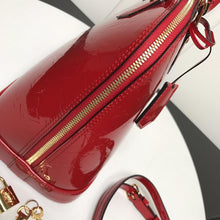Load image into Gallery viewer, Alma PM Vernis Leather