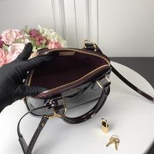 Load image into Gallery viewer, Alma BB Vernis Leather