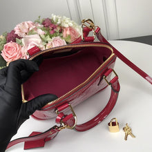 Load image into Gallery viewer, Alma BB Vernis Leather