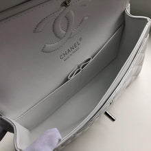 Load image into Gallery viewer, CC Flap Bag X Lambskin Medium