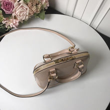 Load image into Gallery viewer, Alma BB Vernis Leather