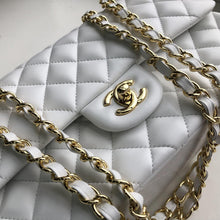 Load image into Gallery viewer, CC Flap Bag X Lambskin Medium