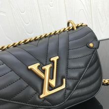 Load image into Gallery viewer, New Wave Chain Bag PM