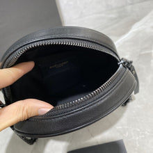 Load image into Gallery viewer, VINYLE ROUND CAMERA BAG