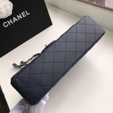 Load image into Gallery viewer, CC Flap Bag X Lambskin Medium