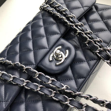 Load image into Gallery viewer, CC Flap Bag X Lambskin Medium