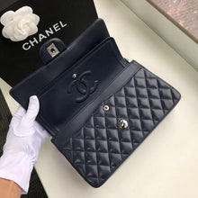 Load image into Gallery viewer, CC Flap Bag X Lambskin Medium