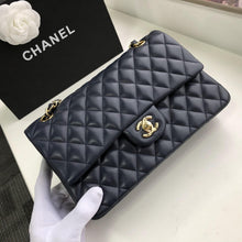 Load image into Gallery viewer, CC Flap Bag X Lambskin Medium