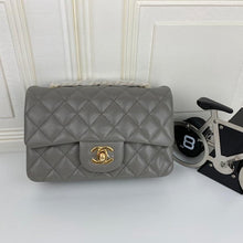 Load image into Gallery viewer, CC Flap Bag X Caviar Small 20cm