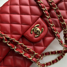 Load image into Gallery viewer, CC Flap Bag X Lambskin Medium