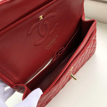 Load image into Gallery viewer, CC Flap Bag X Lambskin Medium