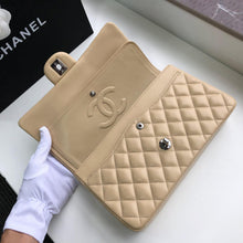 Load image into Gallery viewer, CC Flap Bag X Lambskin Medium