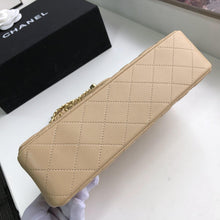 Load image into Gallery viewer, CC Flap Bag X Lambskin Medium
