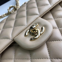Load image into Gallery viewer, CC Flap Bag X Lambskin Medium