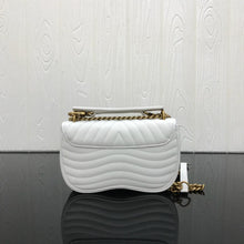 Load image into Gallery viewer, New Wave Chain Bag PM
