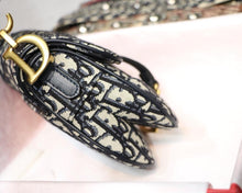 Load image into Gallery viewer, OBLIQUE SADDLE BAG
