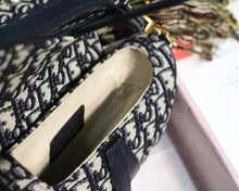 Load image into Gallery viewer, OBLIQUE SADDLE BAG
