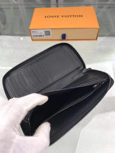 Load image into Gallery viewer, ZIPPY WALLET VERTICAL
