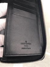 Load image into Gallery viewer, ZIPPY WALLET VERTICAL
