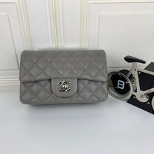 Load image into Gallery viewer, CC Flap Bag X Caviar Small 20cm
