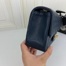 Load image into Gallery viewer, CC Flap Bag X Caviar Small 20cm

